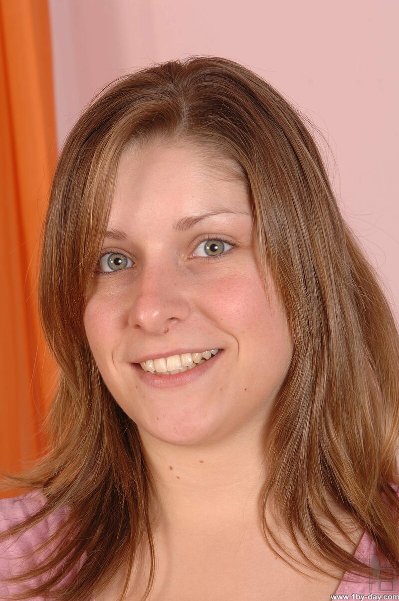 Оксана, 24 года, 2 размер груди